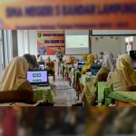 DOSEN TEKNOKRAT BERI PELATIHAN PEMBELAJARAN BERBASIS MOBILE KEPADA GURU SMAN 5 BANDARLAMPUNG