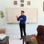 English Education and English Literature Study Program, Faculty of Arts and Education, has Implemented the Community Service Program of Assisted Schools at SMA Negeri 5 Metro