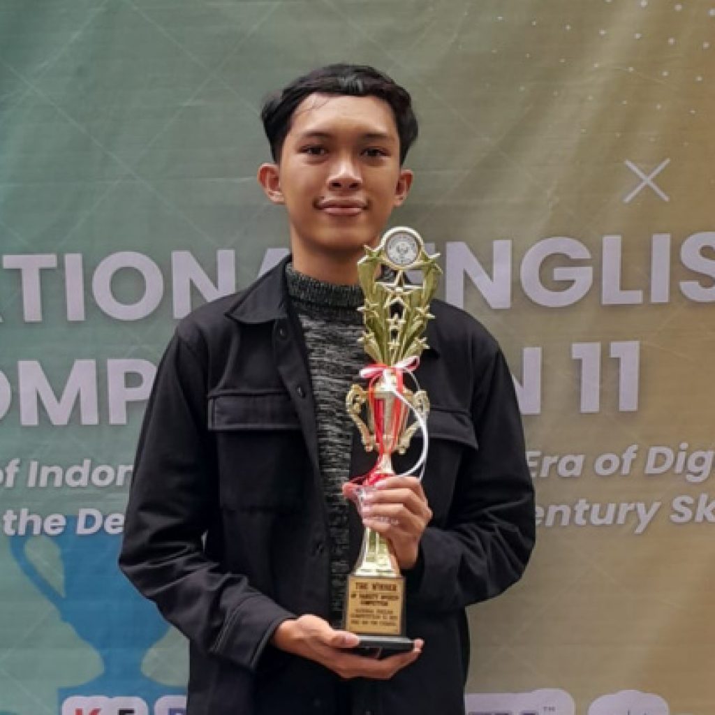 English Literature Student, A. Vahry Lilam Putra Won 1st Place in National Speech Competition
