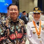 Rektor UTI, Dr. Nasrullah Yusuf, Berikan Ucapan Selamat kepada Wali Kota Eva Dwiana dalam Serah Terima Jabatan